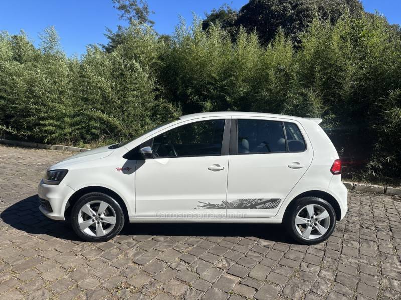 VOLKSWAGEN - FOX - 2015/2016 - Branca - R$ 54.900,00