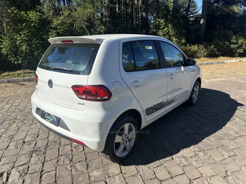 VOLKSWAGEN - FOX - 2015/2016 - Branca - R$ 54.900,00