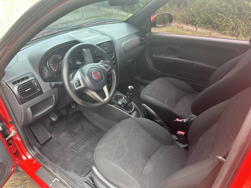 FIAT - STRADA - 2017/2018 - Vermelha - R$ 59.900,00