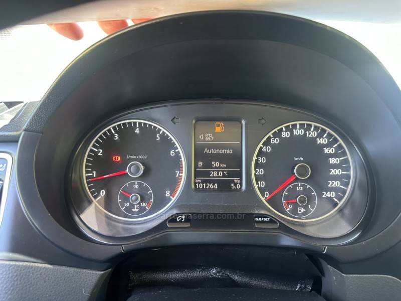 VOLKSWAGEN - FOX - 2013/2013 - Vermelha - R$ 43.900,00