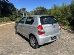 TOYOTA - ETIOS - 2014/2014 - Prata - R$ 43.900,00