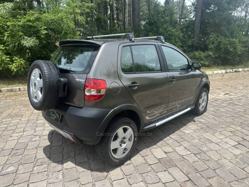 VOLKSWAGEN - CROSSFOX - 2009/2010 - Cinza - R$ 38.900,00