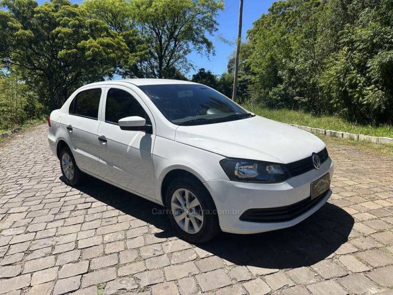 VOLKSWAGEN - VOYAGE - 2014/2015 - Branca - R$ 41.900,00