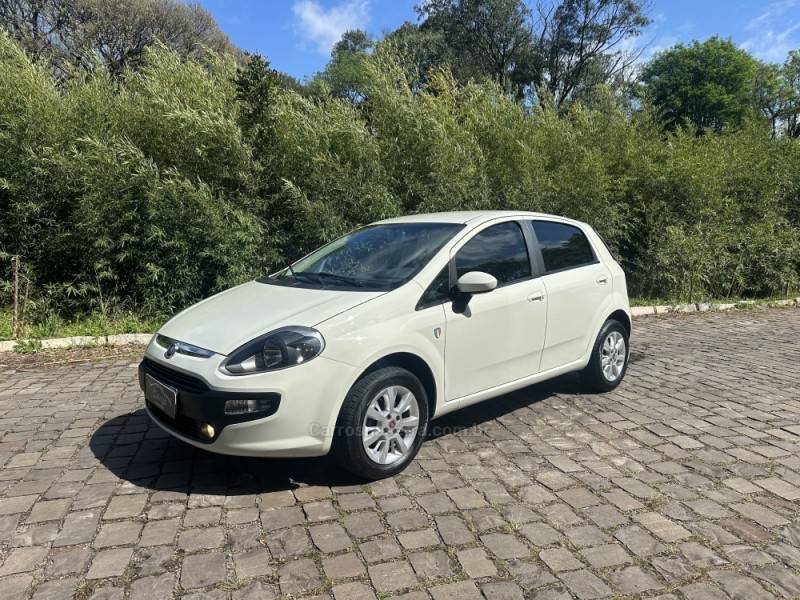 FIAT - PUNTO - 2017/2017 - Branca - R$ 49.900,00