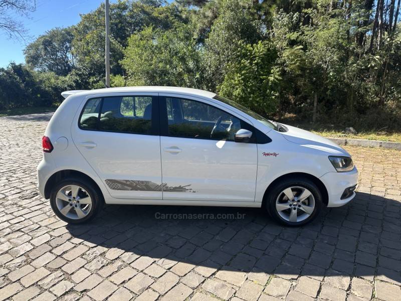 VOLKSWAGEN - FOX - 2015/2016 - Branca - R$ 54.900,00