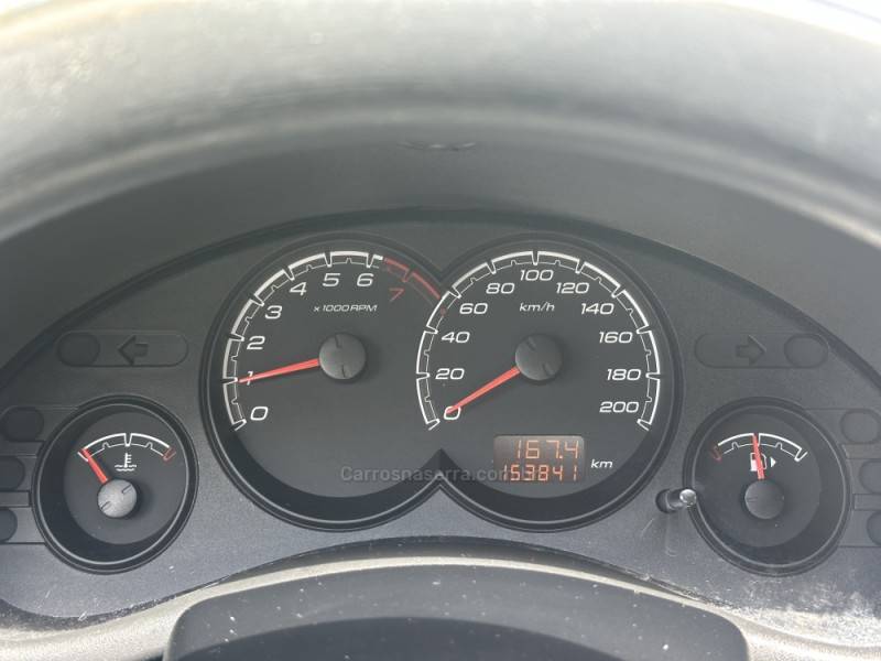 CHEVROLET - CLASSIC - 2013/2013 - Prata - R$ 30.900,00