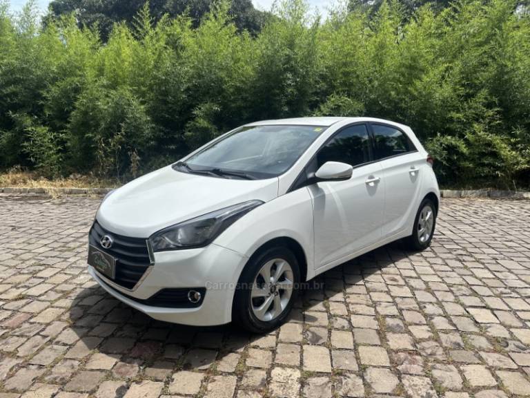 HYUNDAI - HB20 - 2016/2017 - Branca - R$ 63.900,00