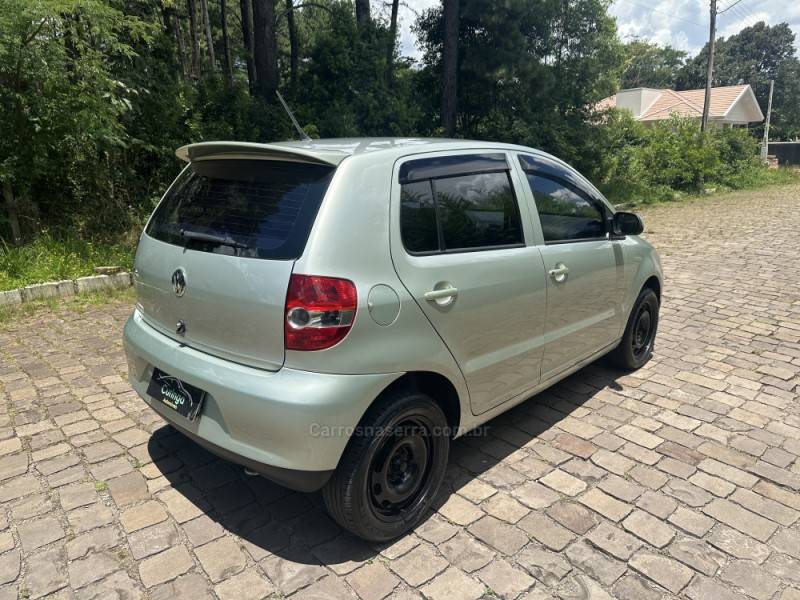 VOLKSWAGEN - FOX - 2009/2010 - Bege - R$ 29.900,00