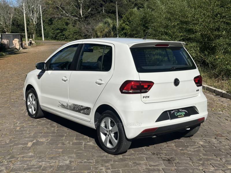 VOLKSWAGEN - FOX - 2015/2016 - Branca - R$ 54.900,00