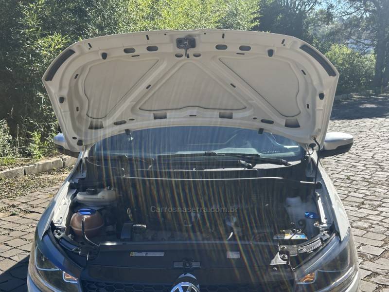 VOLKSWAGEN - FOX - 2015/2016 - Branca - R$ 54.900,00