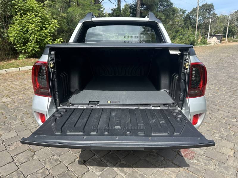 RENAULT - DUSTER OROCH - 2016/2017 - Prata - R$ 74.900,00