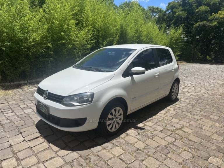 VOLKSWAGEN - FOX - 2013/2013 - Branca - R$ 34.500,00