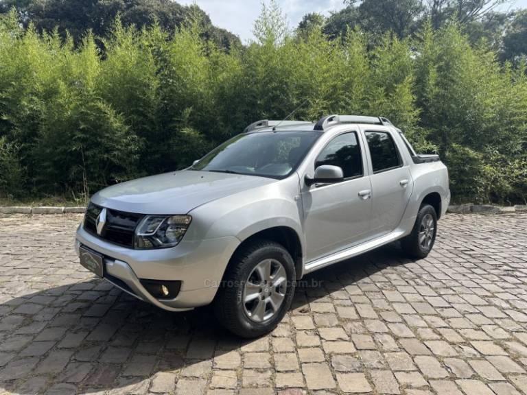 RENAULT - DUSTER OROCH - 2016/2017 - Prata - R$ 74.900,00