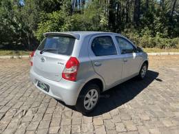 TOYOTA - ETIOS - 2014/2014 - Prata - R$ 43.900,00
