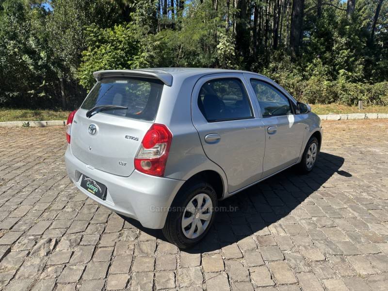 TOYOTA - ETIOS - 2014/2014 - Prata - R$ 43.900,00