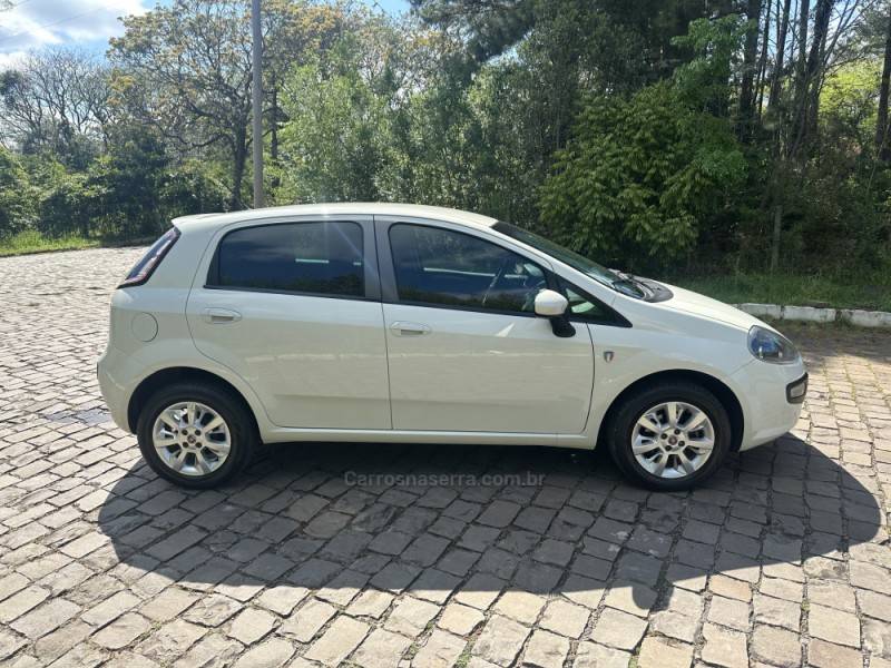 FIAT - PUNTO - 2017/2017 - Branca - R$ 49.900,00