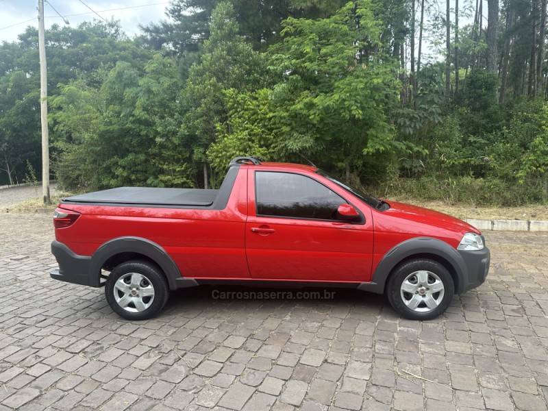 FIAT - STRADA - 2017/2018 - Vermelha - R$ 59.900,00