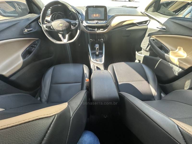 CHEVROLET - ONIX - 2023/2024 - Cinza - R$ 104.900,00