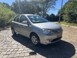 TOYOTA - ETIOS - 2014/2014 - Prata - R$ 43.900,00