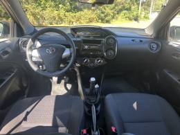 TOYOTA - ETIOS - 2014/2014 - Prata - R$ 43.900,00