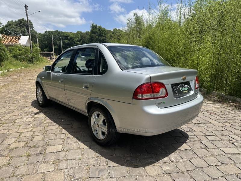 CHEVROLET - CLASSIC - 2013/2013 - Prata - R$ 30.900,00