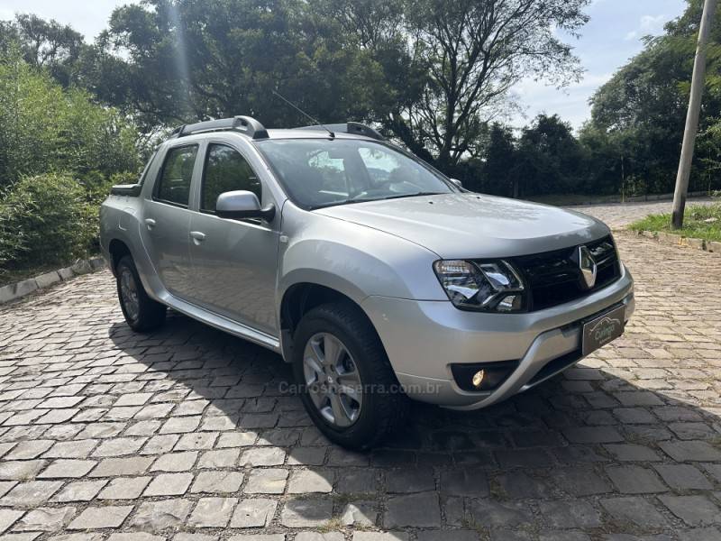 RENAULT - DUSTER OROCH - 2016/2017 - Prata - R$ 74.900,00