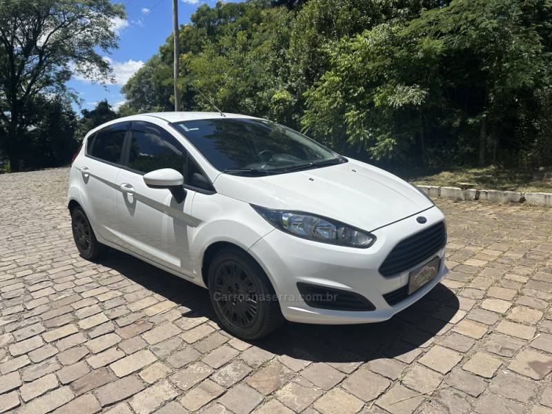 FORD - FIESTA - 2014/2015 - Branca - R$ 45.900,00