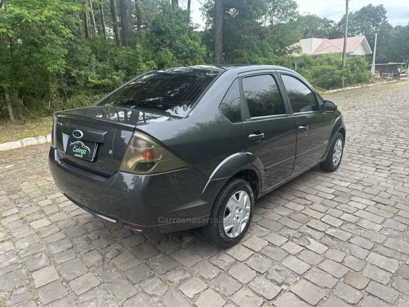 FORD - FIESTA - 2010/2011 - Cinza - R$ 32.900,00
