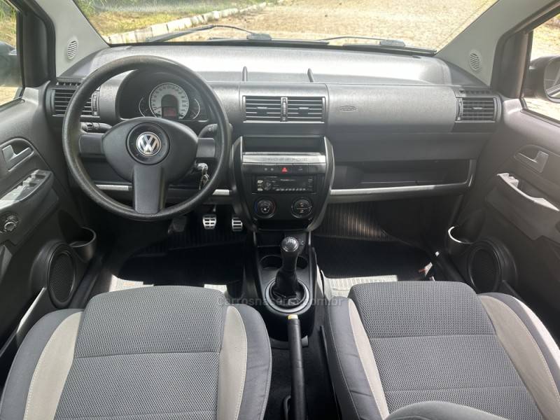 VOLKSWAGEN - CROSSFOX - 2009/2010 - Cinza - R$ 38.900,00
