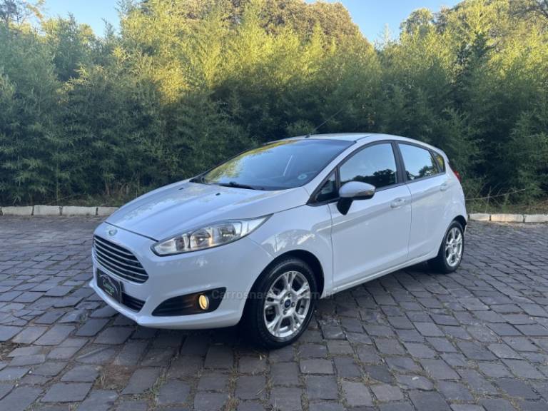 FORD - FIESTA - 2014/2014 - Branca - R$ 43.900,00