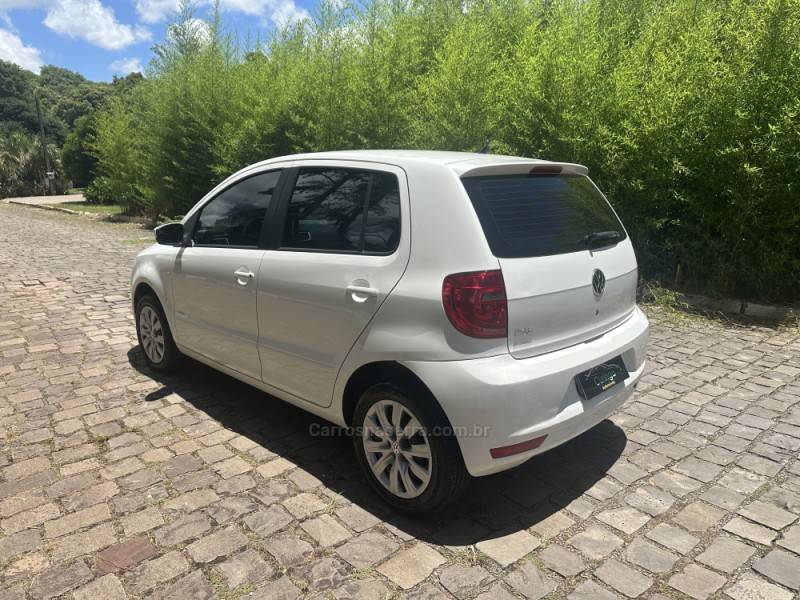 VOLKSWAGEN - FOX - 2013/2013 - Branca - R$ 34.500,00