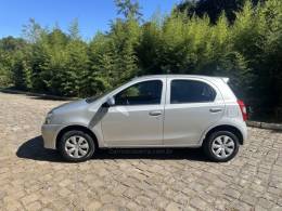 TOYOTA - ETIOS - 2014/2014 - Prata - R$ 43.900,00