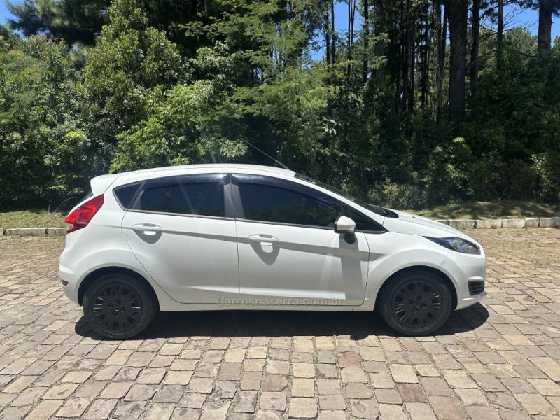 FORD - FIESTA - 2014/2015 - Branca - R$ 45.900,00