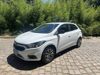 CHEVROLET - ONIX - 2020/2021 - Branca - R$ 61.900,00