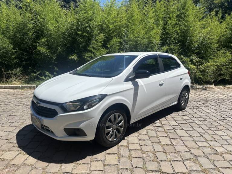 CHEVROLET - ONIX - 2020/2021 - Branca - R$ 61.900,00