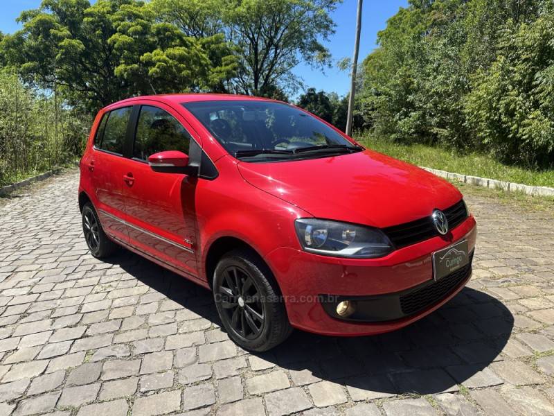 VOLKSWAGEN - FOX - 2013/2013 - Vermelha - R$ 43.900,00