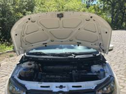 VOLKSWAGEN - VOYAGE - 2014/2015 - Branca - R$ 41.900,00