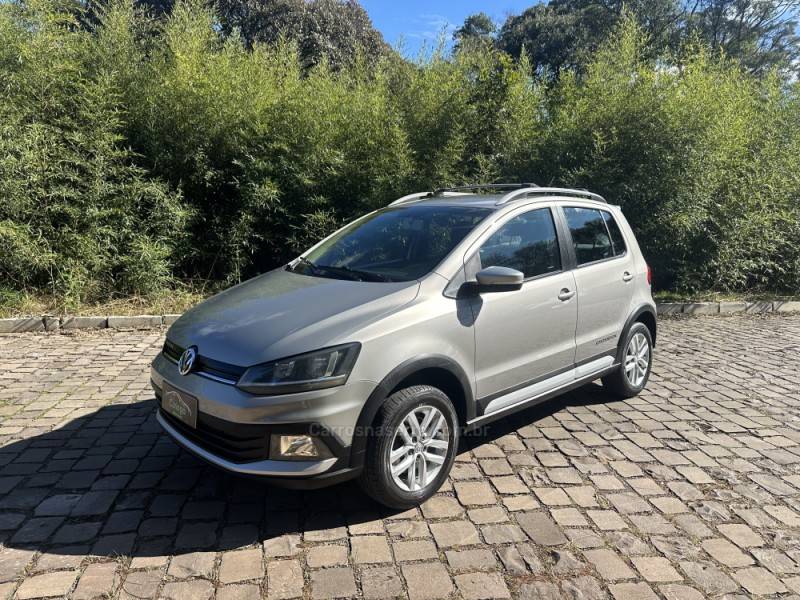VOLKSWAGEN - CROSSFOX - 2015/2015 - Prata - R$ 54.900,00