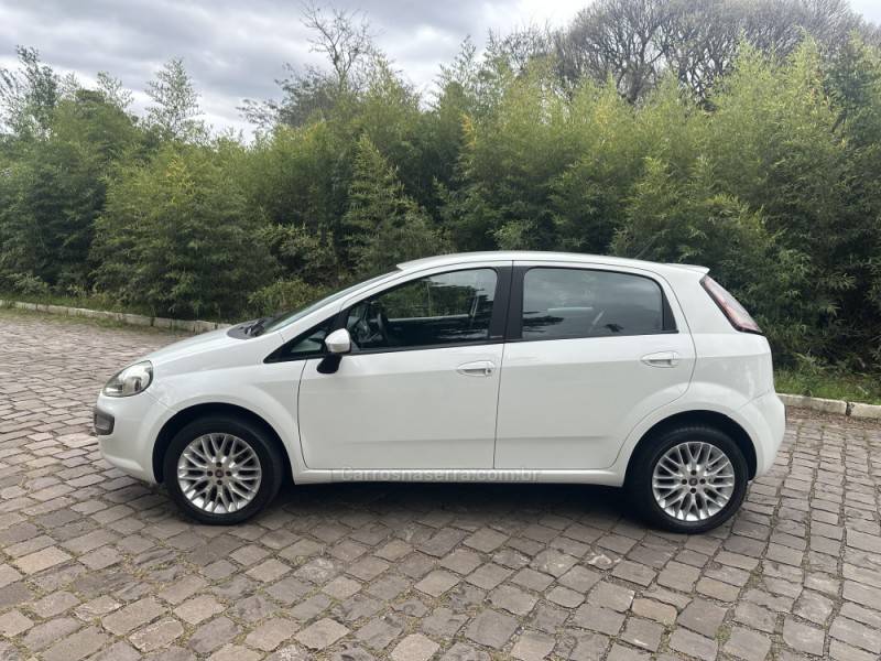 FIAT - PUNTO - 2013/2013 - Branca - R$ 41.900,00