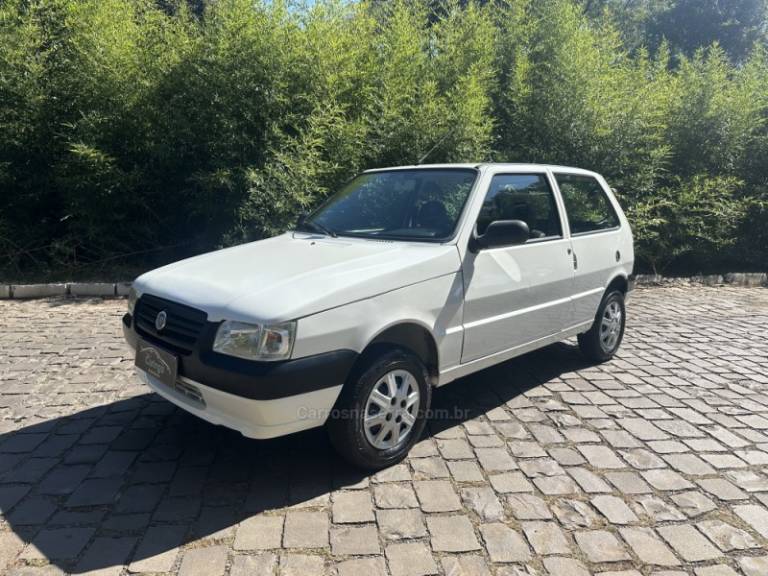 FIAT - UNO - 2011/2011 - Branca - R$ 21.900,00