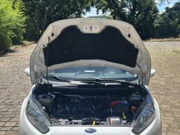 FORD - FIESTA - 2014/2015 - Branca - R$ 45.900,00