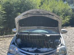 TOYOTA - ETIOS - 2014/2014 - Prata - R$ 43.900,00