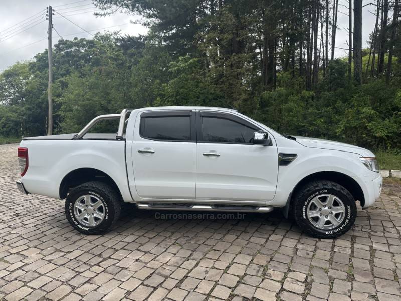 FORD - RANGER - 2015/2016 - Branca - R$ 96.900,00