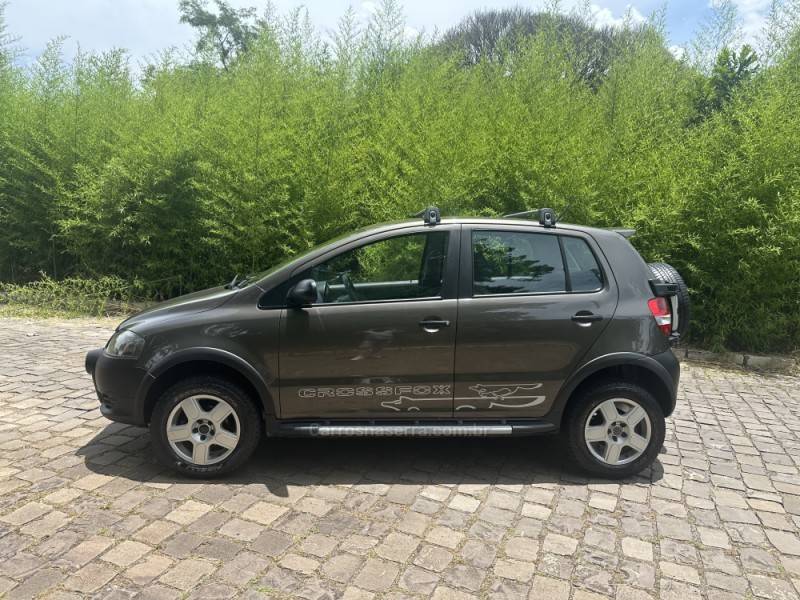 VOLKSWAGEN - CROSSFOX - 2009/2010 - Cinza - R$ 38.900,00