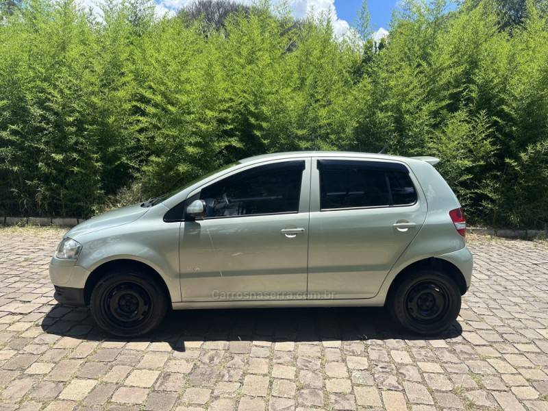 VOLKSWAGEN - FOX - 2009/2010 - Bege - R$ 29.900,00