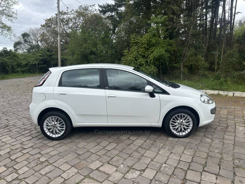 FIAT - PUNTO - 2013/2013 - Branca - R$ 41.900,00