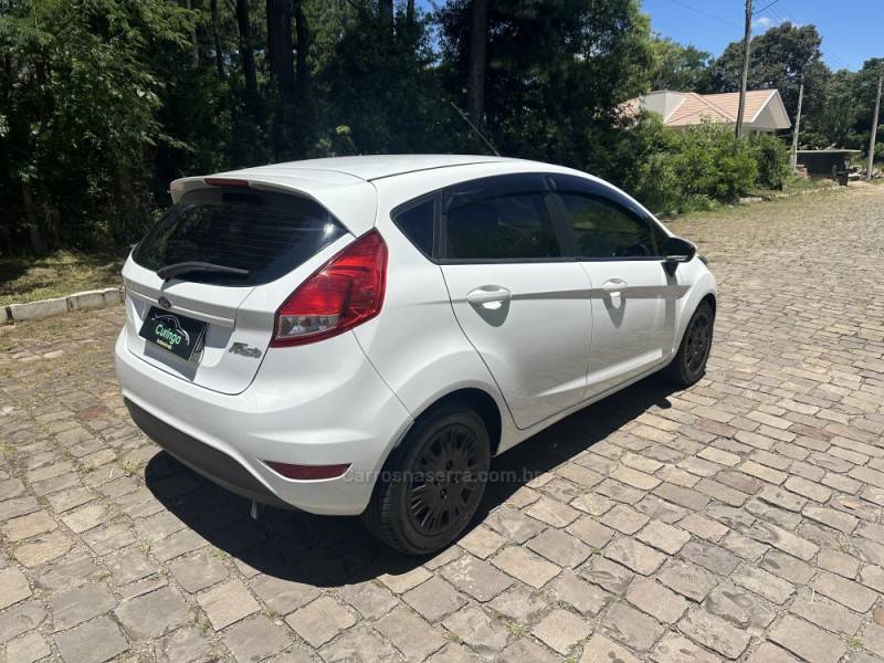 FORD - FIESTA - 2014/2015 - Branca - R$ 45.900,00