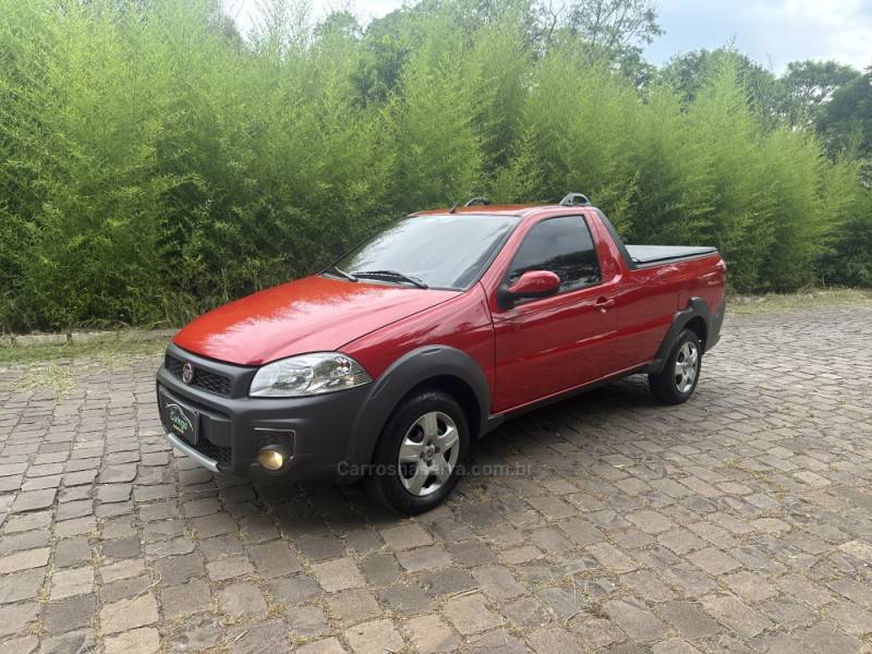 FIAT - STRADA - 2017/2018 - Vermelha - R$ 59.900,00