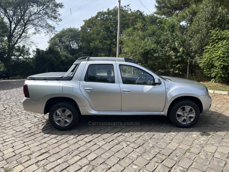 RENAULT - DUSTER OROCH - 2016/2017 - Prata - R$ 74.900,00