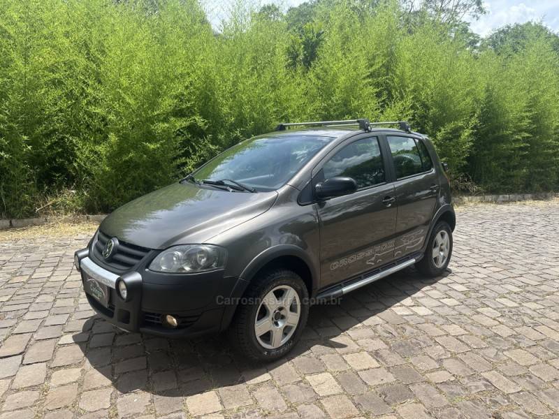 VOLKSWAGEN - CROSSFOX - 2009/2010 - Cinza - R$ 38.900,00